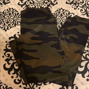 Victoria’s Secret Pink Camo Leggings
